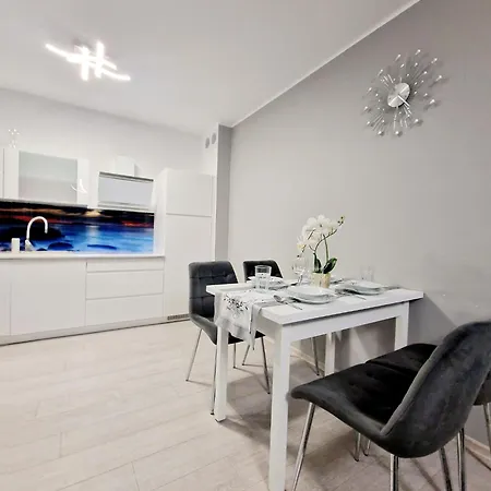 Z Basenem Laura Polanki Park * コウォブジェク