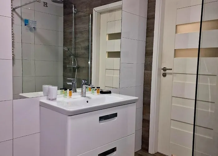 Z Basenem Laura Polanki Park アパート