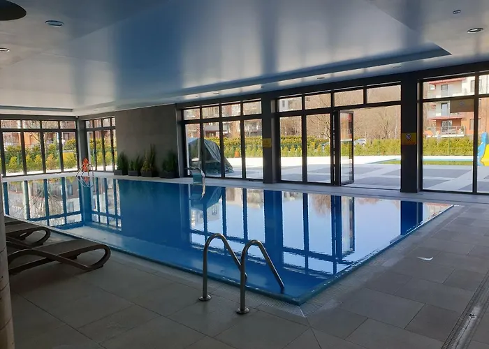 Z Basenem Laura Polanki Park アパート コウォブジェク