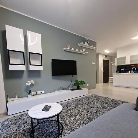 Διαμέρισμα Z Basenem Laura Polanki Park *