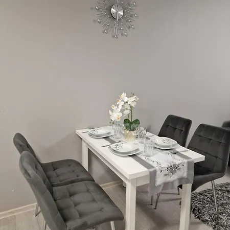 Z Basenem Laura Polanki Park *