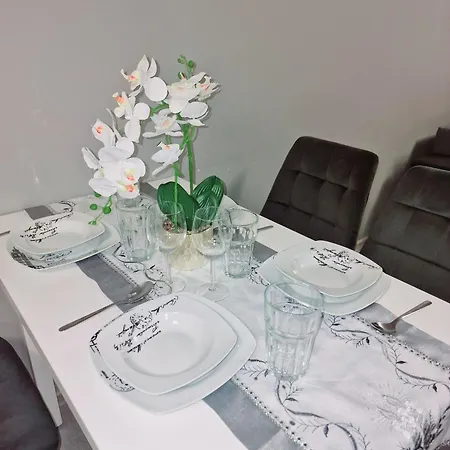 Διαμέρισμα Z Basenem Laura Polanki Park *