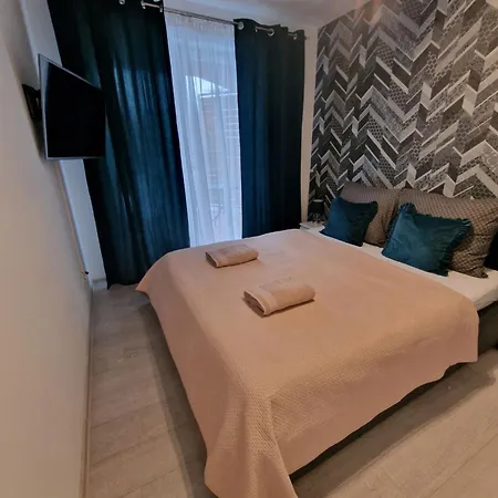 Διαμέρισμα Z Basenem Laura Polanki Park