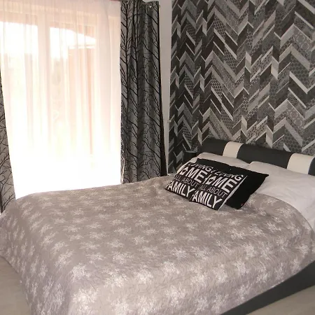 Apartament Z Basenem Laura Polanki Park *