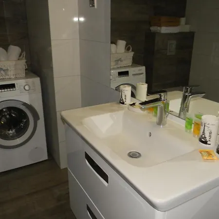 Z Basenem Laura Polanki Park Apartman